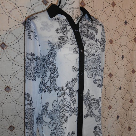 3/$10 Kenneth Cole Sheer Wrap Back Button Down S - Picture 2 of 7